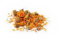 dried marigold flowers