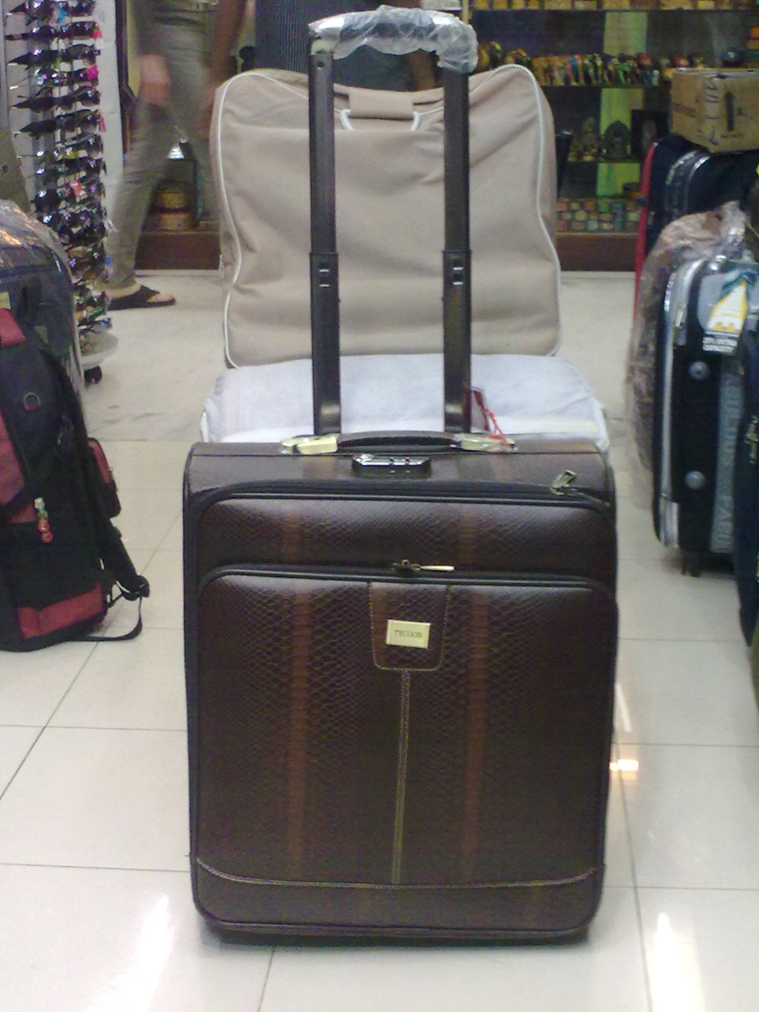 Leather trolley bagas