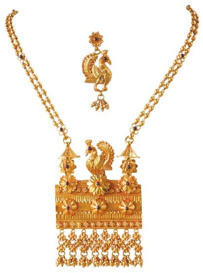 Gemstone Studded Gold Necklace Set