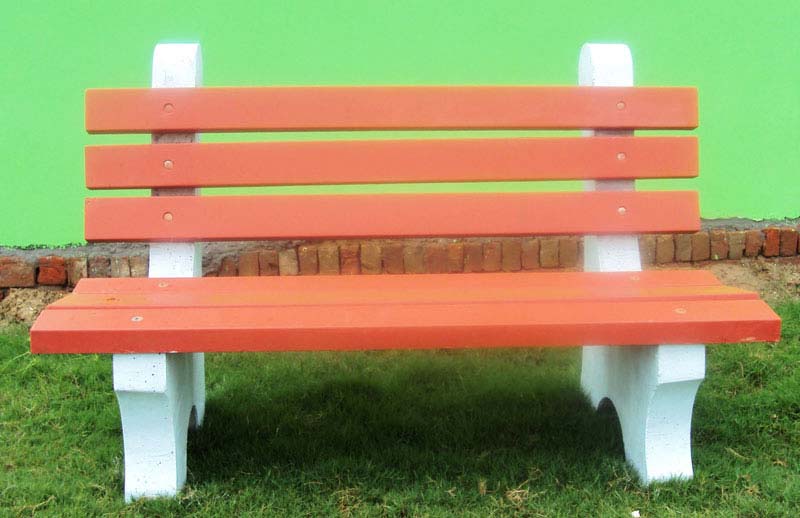 Rectangular Concrete Bench with Back Rest, for Railway Station, Size : 3x5ft, 4x6ft, 5x7ft, 6x8ft