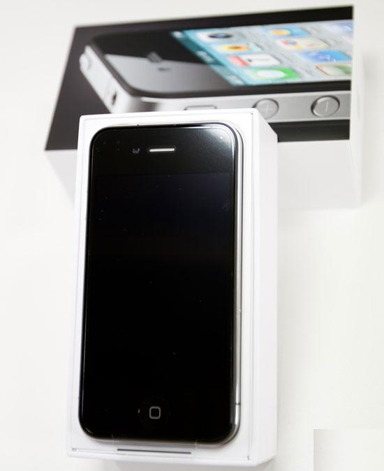 Apple iPhone 4(Black/White) (Factory Unlocked)