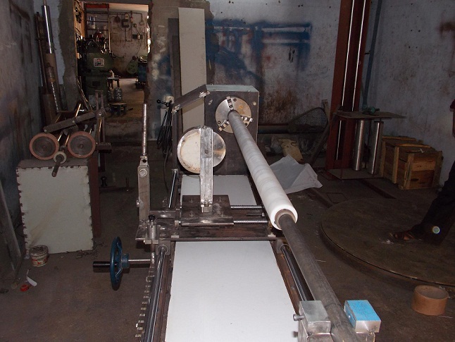 Fabric Roll Cutting Machine