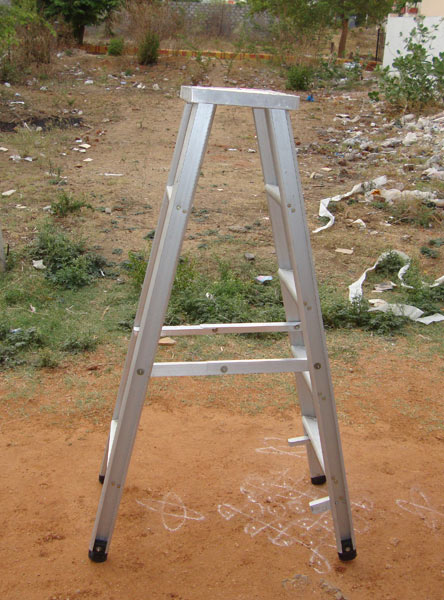 aluminum self supporting ladder