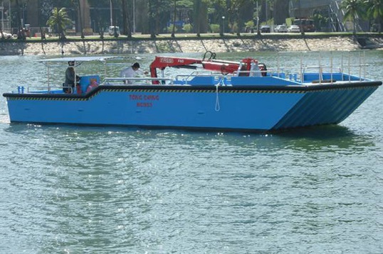 Environmental Cleaning Boat - Scavenger 40 Loadmaster