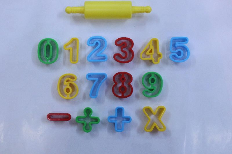 14 Numeric moulds + 1 plastic roller