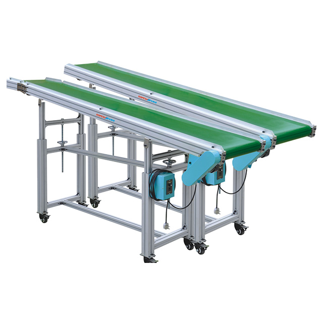Conveyor for injection Moulding Machine