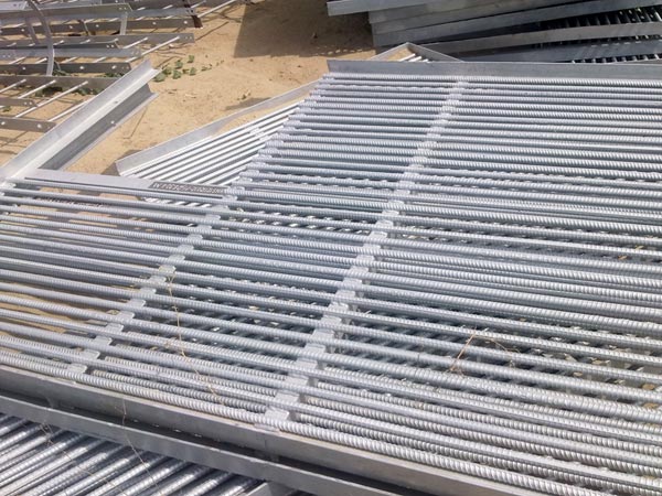 Polished Galvanized Iron Gratings, Feature : Durable, Fine Finished