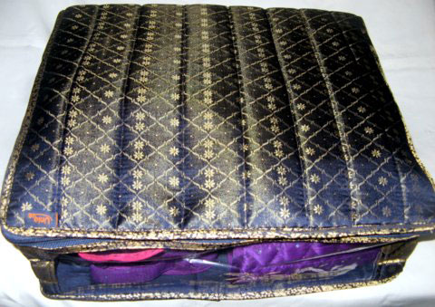 Plain Saree Storage Bag, Feature : Durable, Impeccable Finish, Light Weight, Strong