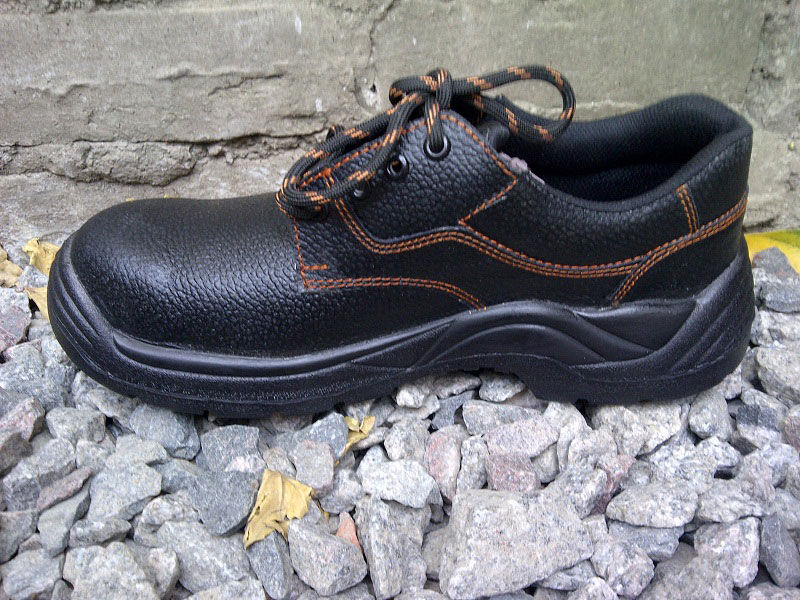 atom safety shoes