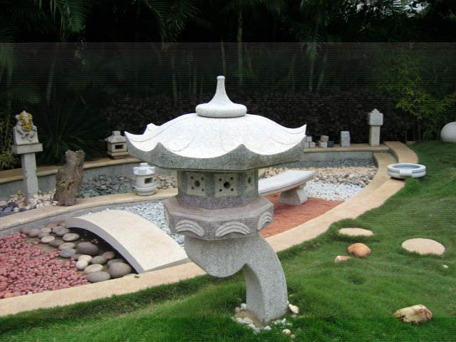 Granite Garden Lamp