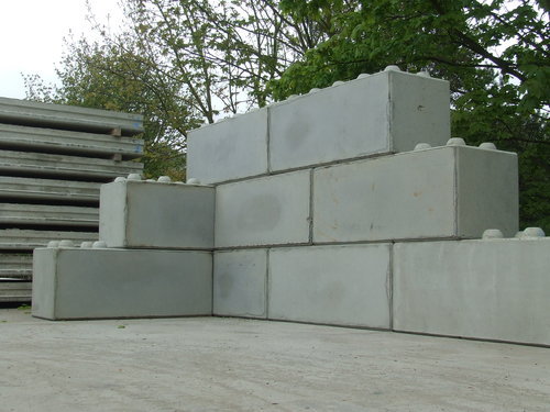 Interlocking concrete block