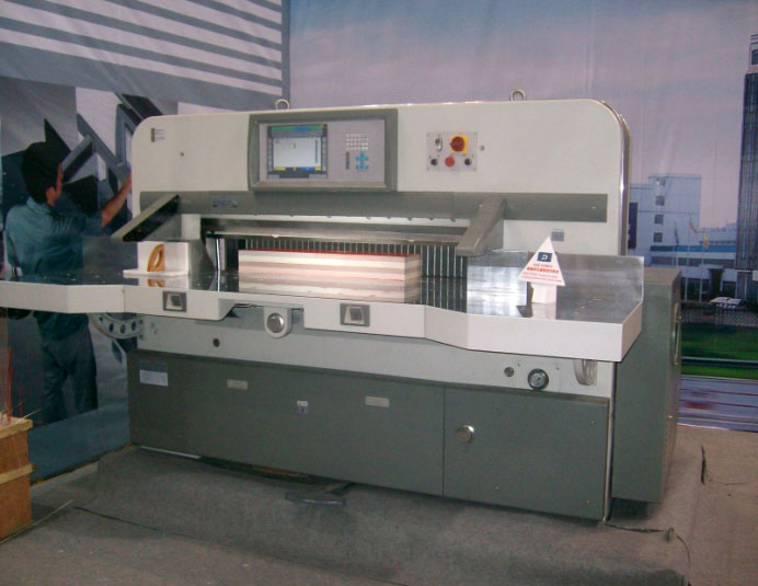 Paper Cutting Machine (QZK-1150M15)