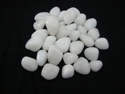 Pebble Stone, for Countertops, Kitchen Top, Staircase, Walls Flooring, Feature : Crack Resistance