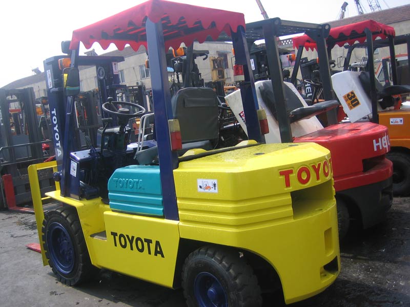 Used Forklift Buy Used Forklift for best price at USD 1000 / 2400 Set (  Approx )