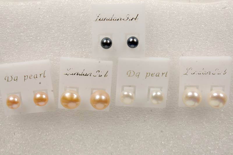 DD Pearls Stud Earrings