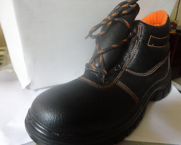 Industrial safety shoes