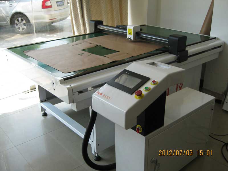 Computerized Leather Cutting Machinery