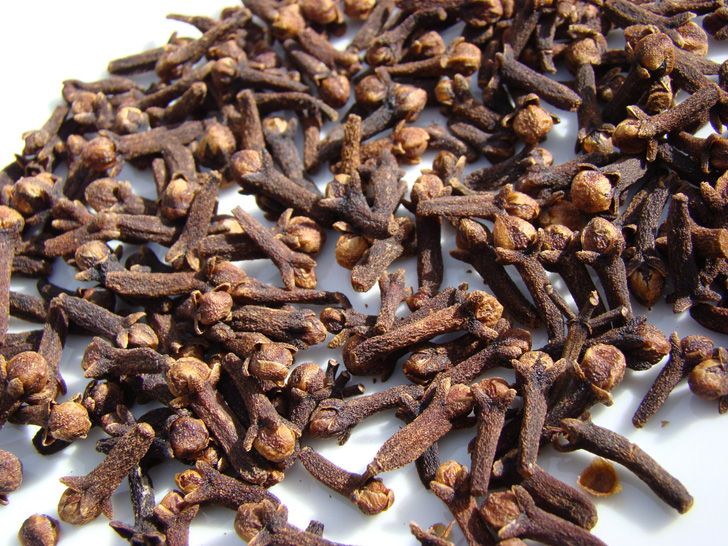 Organic dried cloves