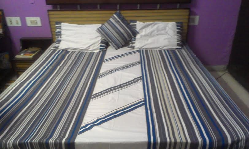 Designer Striped Bedsheet
