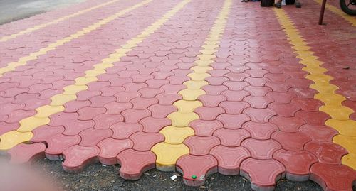 Interlocking pavers block