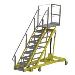 Adjustable height mobile ladder