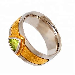 Beautiful Peridot Sterling Silver Spinner Ring