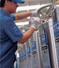 Welded insulated cryogenic cylinder
