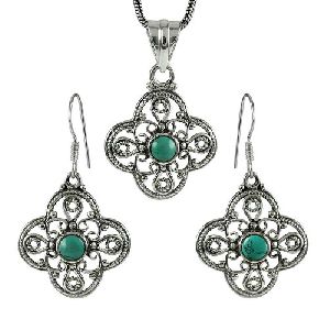 Rare 925 Sterling Silver Turquoise Gemstone Pendant and Earrings Set