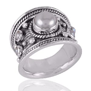 Papillon de Nuit Ring Antique Silver-Finish Metal with White Resin Pearl  and Silver-Tone Crystals