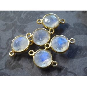 White rainbow round cut gemstone connectors