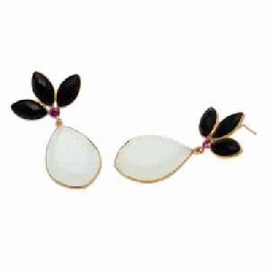 Milky Chalcedony And Black Onyx Fancy Shape Gemstone Earring