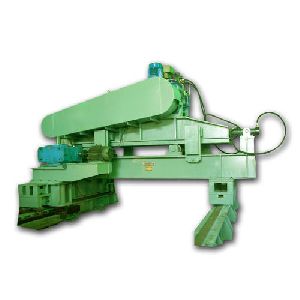 TRAVELING TYPE HOT SAW