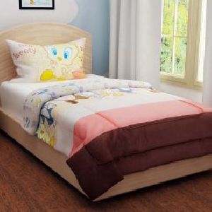 Looney Tunes bed sheet