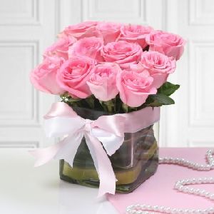 Glass Vase Decorated 12 Pink Roses