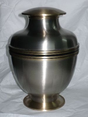 99032 Brass Urn