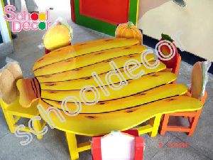 Banana Table with Chair