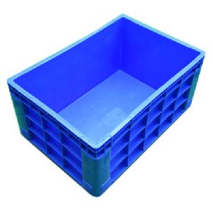 Plastic fish crate