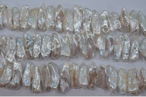 BIWA SHAPE WHITE COLOR UNEVEN SIZE FRESHWATER PEARL BEADS