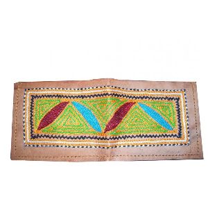 ARI EMBROIDERY LEATHER WALLET