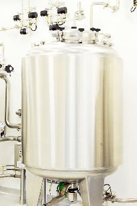 Purified water and WFI storage tanks
