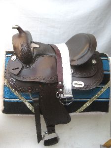 Treeless western saddle with saddle pad made of buffalo leather, incl