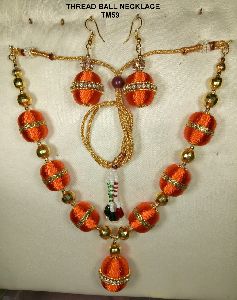 Thread Pipe Ball Necklace Set