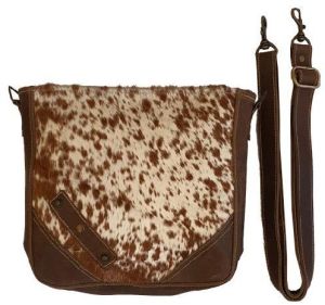 Enamor Impex Fur Leather Shoulder Bag (EMI-11053), For Business, Travel, Gender : Childrens, Unisex