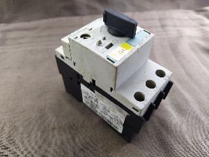 SIEMENS SIRIUS 3R 3RV1021-0GA10 CIRCUIT BREAKER 3ZX1012-0RV02-1AA1