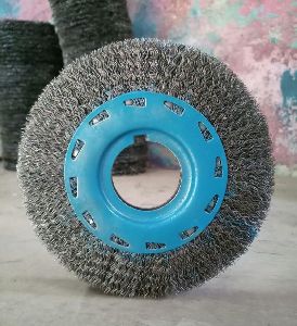 Wire band cleaning brush