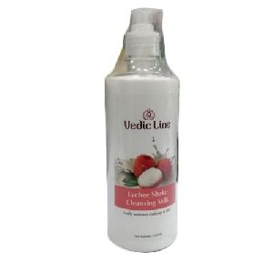 Lychee Shake Cleansing Milk