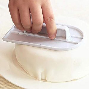 Plastic Cake Smoother