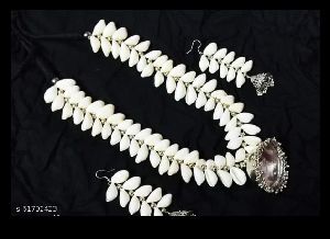 Cowri short necklace set
