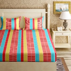 double bed mix red bedsheet