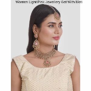 Women Light Pink Jewellery Set With Moti